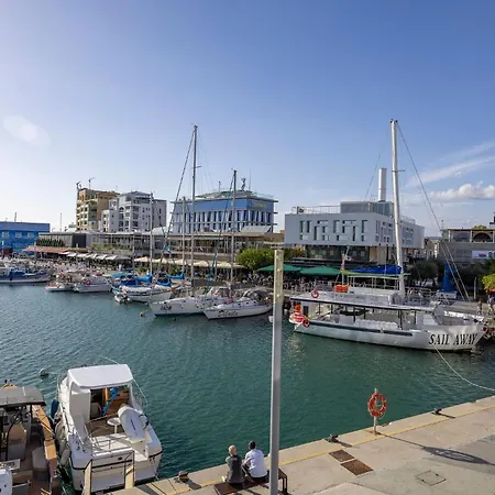 Lägenhet 75 Prokymea- Steps From The Sea, Downtown, Balcony