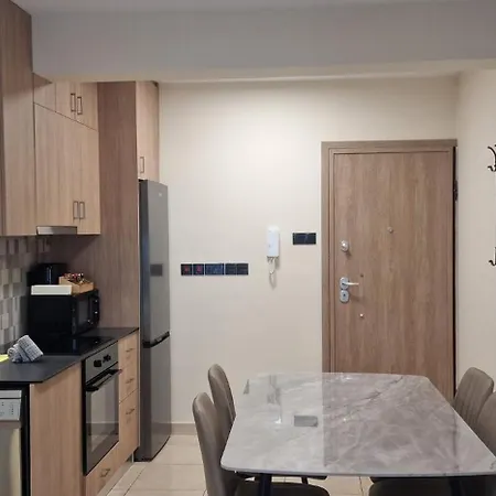 75 Prokymea- Steps From The Sea, Downtown, Balcony アパート リマソール