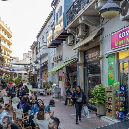 アパート 75 Prokymea- Steps From The Sea, Downtown, Balcony