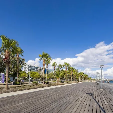 アパート 75 Prokymea- Steps From The Sea, Downtown, Balcony