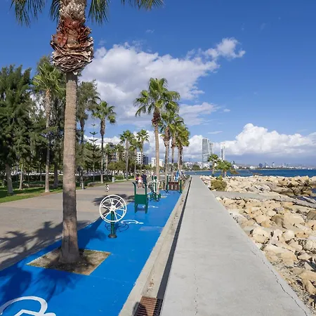 アパート 75 Prokymea- Steps From The Sea, Downtown, Balcony *