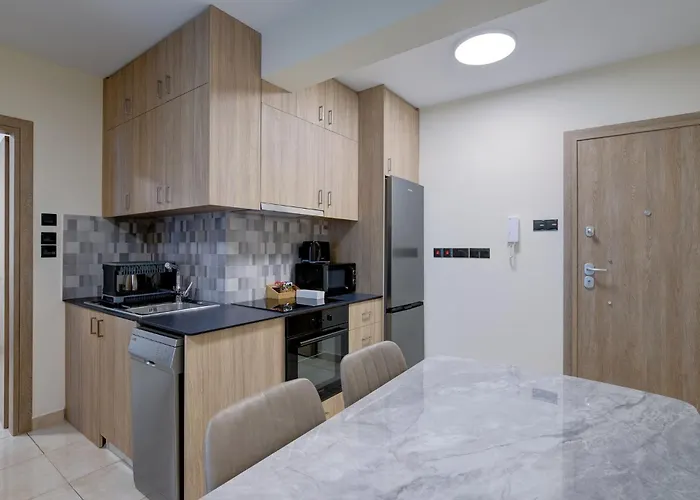 Daire 75 Prokymea- Steps From The Sea, Downtown, Balcony Limasol