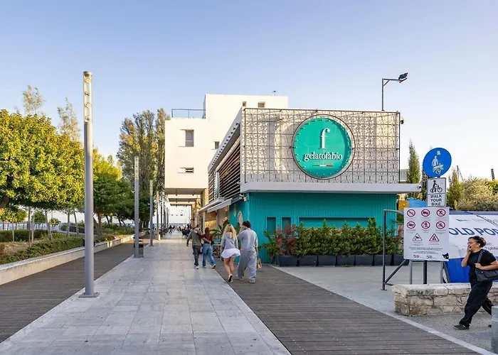 Daire 75 Prokymea- Steps From The Sea, Downtown, Balcony *