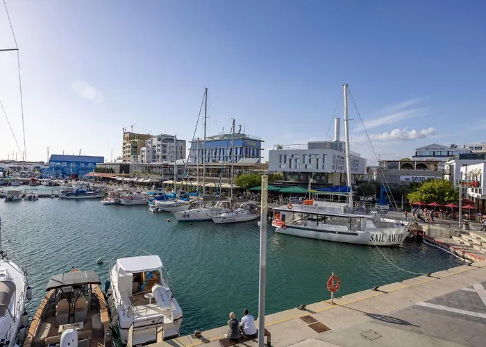 Daire 75 Prokymea- Steps From The Sea, Downtown, Balcony