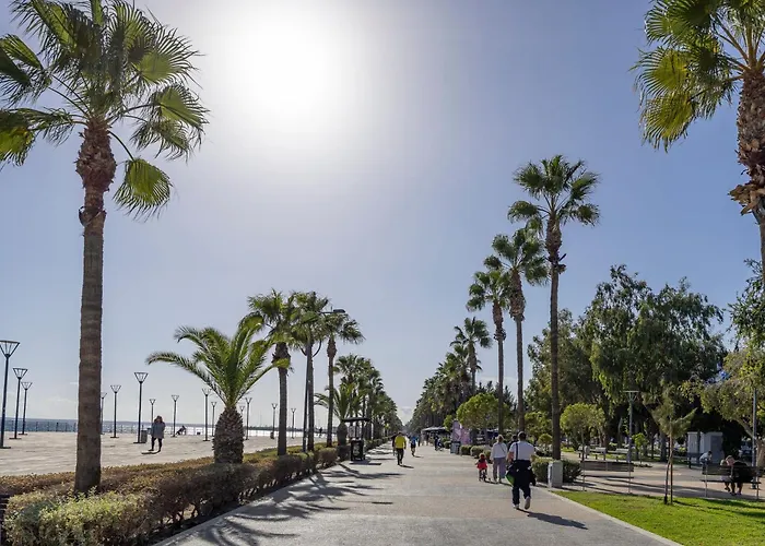 Daire 75 Prokymea- Steps From The Sea, Downtown, Balcony *