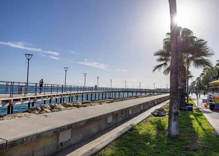 75 Prokymea- Steps From The Sea, Downtown, Balcony Lägenhet Limassol