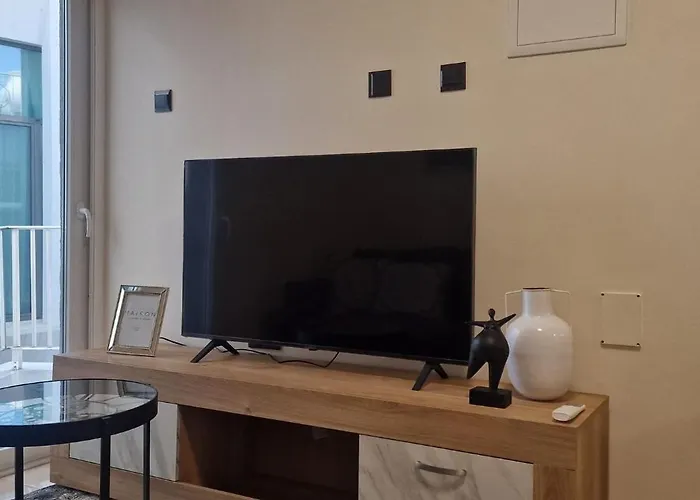 Daire 75 Prokymea- Steps From The Sea, Downtown, Balcony Limasol