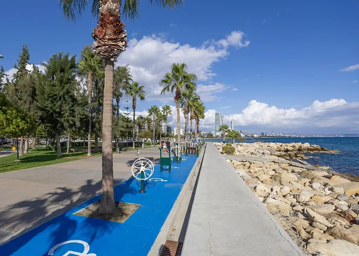 Daire 75 Prokymea- Steps From The Sea, Downtown, Balcony *