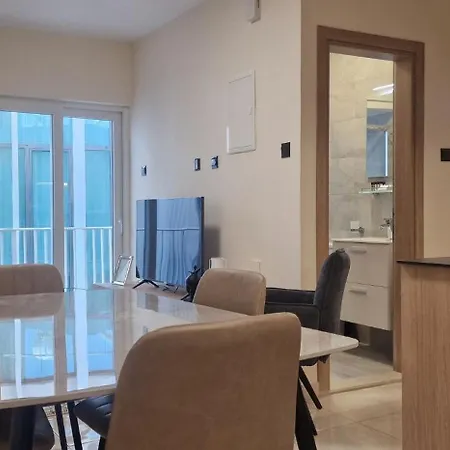 75 Prokymea- Steps From The Sea, Downtown, Balcony Limasol